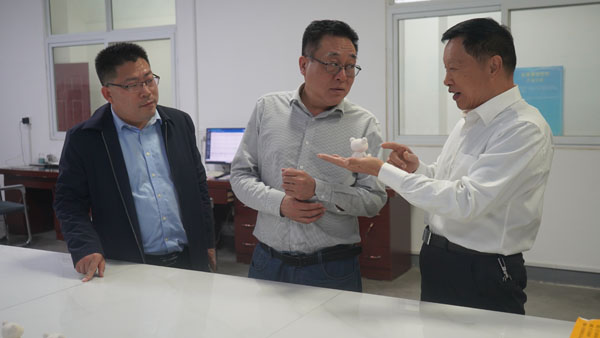 新鄉(xiāng)市鳳泉區(qū)區(qū)委常委 紀委書記 監(jiān)委主任 付小彬 蒞臨億豐公司 新鄉(xiāng)紅色精神傳習館參觀學習